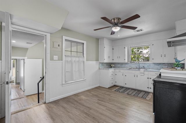 1121 Lexington ST, Taylor, TX 76574