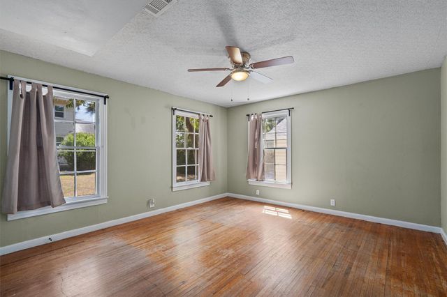 1121 Lexington ST, Taylor, TX 76574