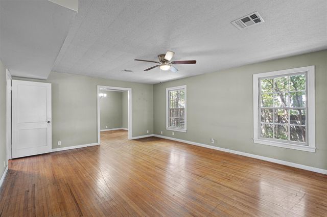 1121 Lexington ST, Taylor, TX 76574