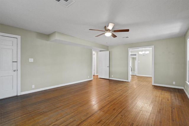 1121 Lexington ST, Taylor, TX 76574