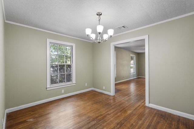 1121 Lexington ST, Taylor, TX 76574