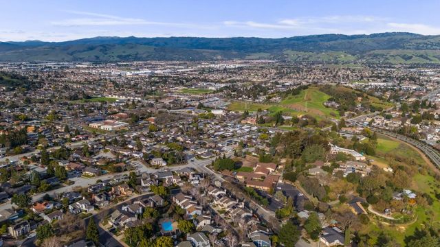 945 Oak Park, Morgan Hill, CA 95037