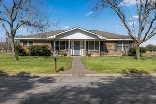 727 Partridge Lane N, Eagle Lake, TX 77434
