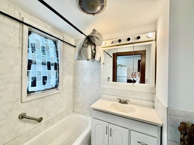 162 South St 1L, Quincy, MA 02169