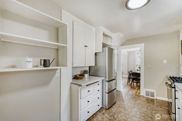 348 NE 57th Street, Seattle, WA 98105