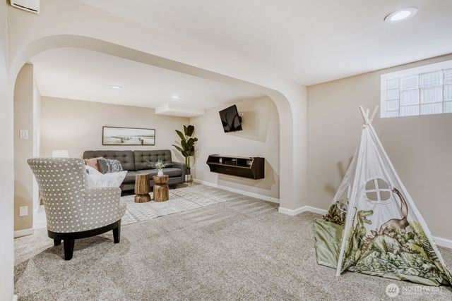 348 NE 57th Street, Seattle, WA 98105