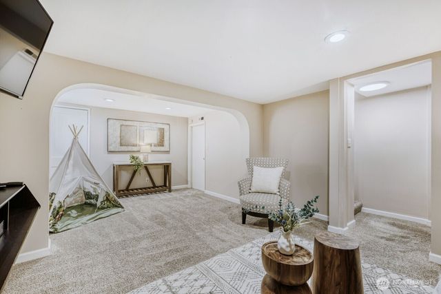 348 NE 57th Street, Seattle, WA 98105