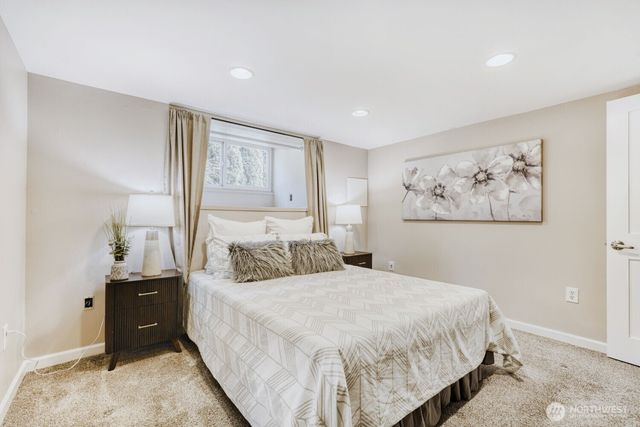 348 NE 57th Street, Seattle, WA 98105