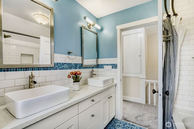 348 NE 57th Street, Seattle, WA 98105