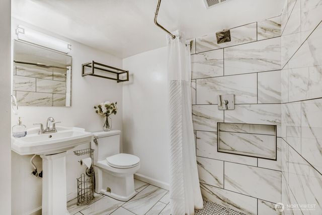 348 NE 57th Street, Seattle, WA 98105