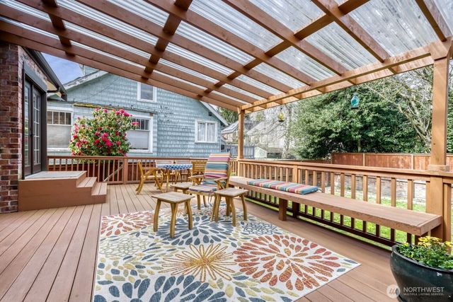 348 NE 57th Street, Seattle, WA 98105