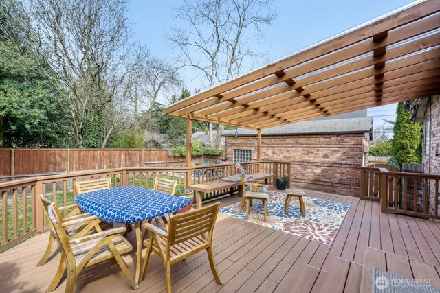 348 NE 57th Street, Seattle, WA 98105