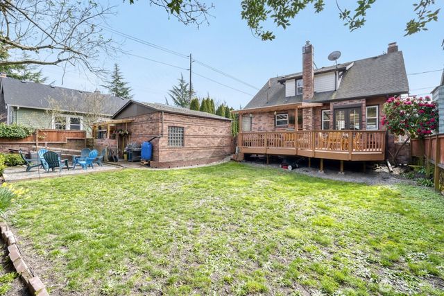 348 NE 57th Street, Seattle, WA 98105