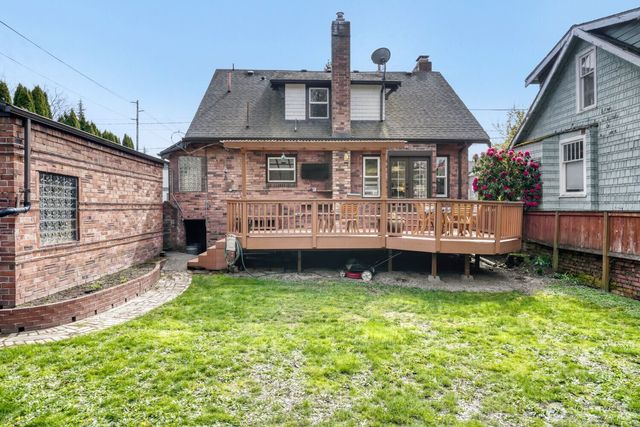 348 NE 57th Street, Seattle, WA 98105