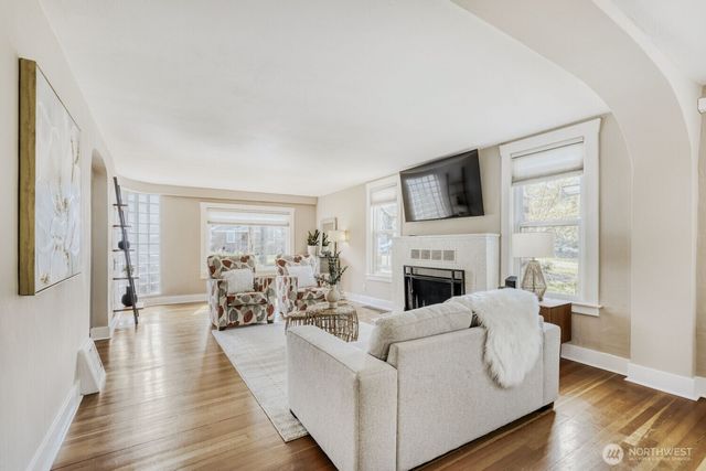 348 NE 57th Street, Seattle, WA 98105