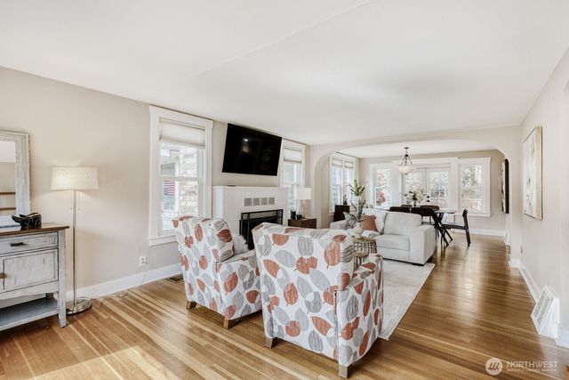 348 NE 57th Street, Seattle, WA 98105