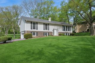 21226 N Woodland Avenue, Barrington, IL 60010