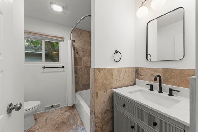 60 Golden Larch Court, Naperville, IL 60540