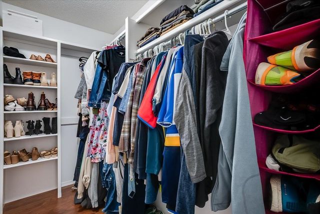 2017 S Crestline Ct, Wichita, KS 67209