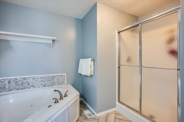 2017 S Crestline Ct, Wichita, KS 67209