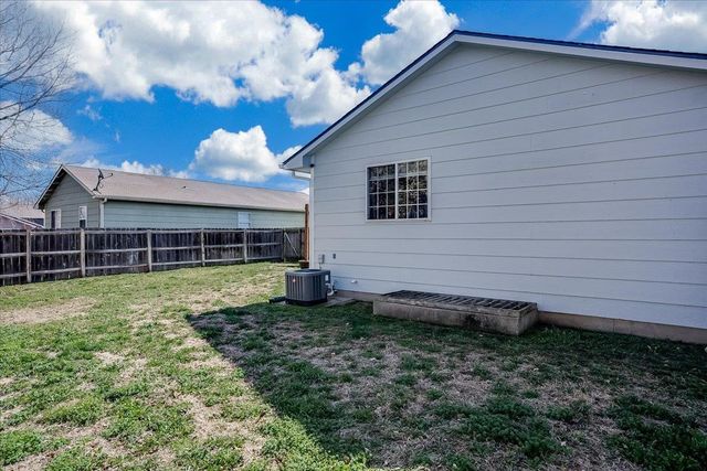 2017 S Crestline Ct, Wichita, KS 67209