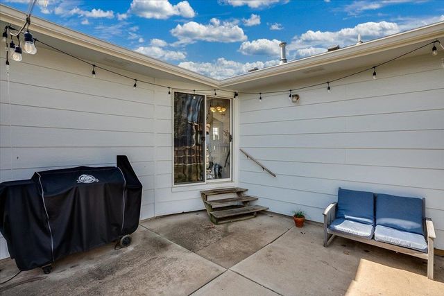 2017 S Crestline Ct, Wichita, KS 67209