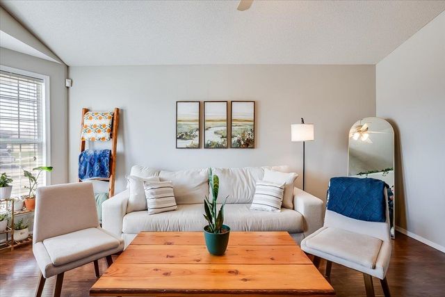 2017 S Crestline Ct, Wichita, KS 67209