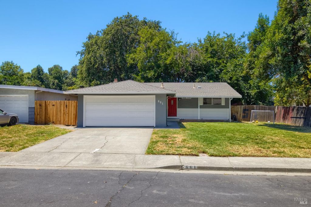 661 Mathews Ct, Vacaville, CA 95687