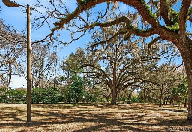 7610 E Spanish Trail, Floral City, FL 34436