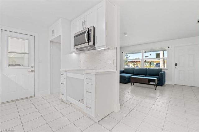 11828 Island AVE, Matlacha, FL 33993