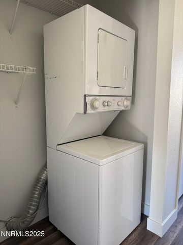 1527 Steven Court, Sparks, NV 89431