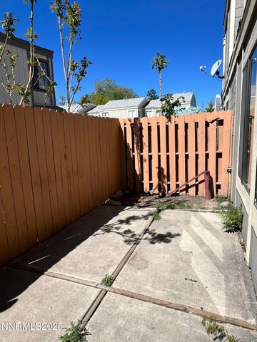 1527 Steven Court, Sparks, NV 89431