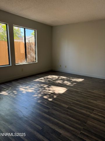 1527 Steven Court, Sparks, NV 89431