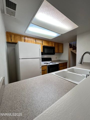 1527 Steven Court, Sparks, NV 89431