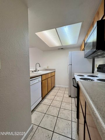 1527 Steven Court, Sparks, NV 89431