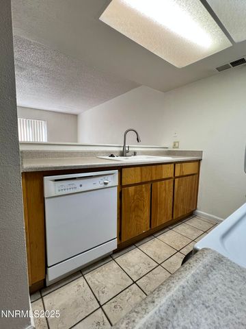 1527 Steven Court, Sparks, NV 89431