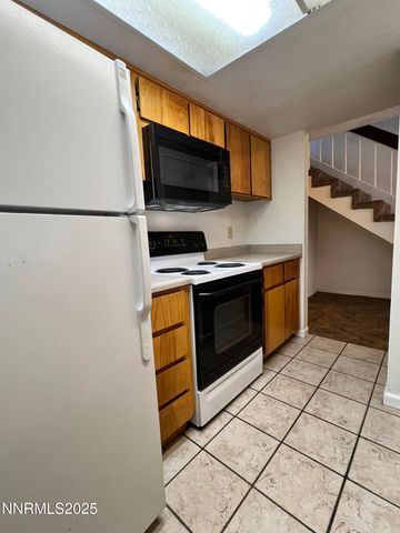 1527 Steven Court, Sparks, NV 89431