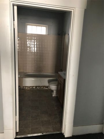 2424 Highland Avenue, Shreveport, LA 71104