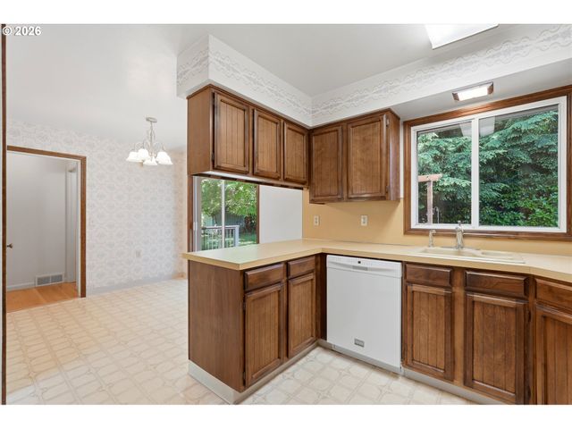 1595 Nw 1ST St, Gresham, OR 97030