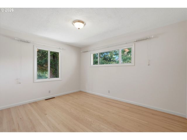1595 Nw 1ST St, Gresham, OR 97030