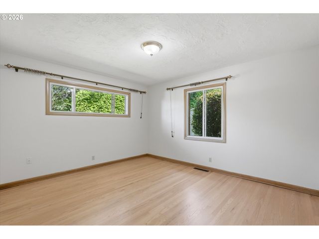 1595 Nw 1ST St, Gresham, OR 97030