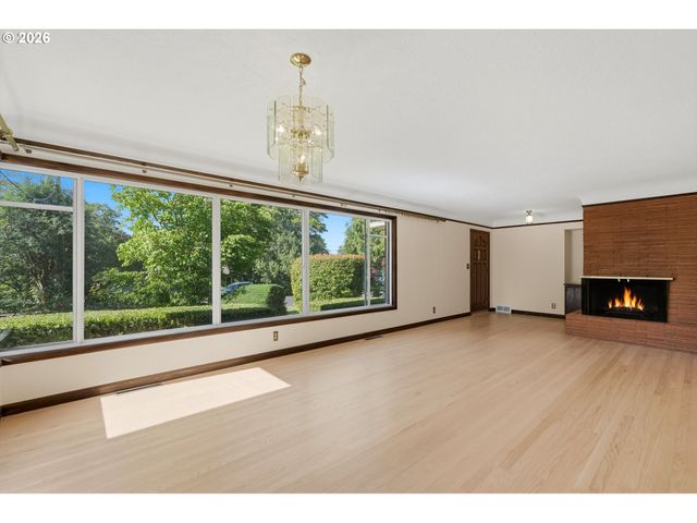 1595 Nw 1ST St, Gresham, OR 97030