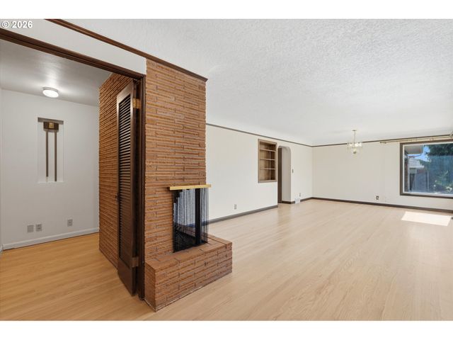 1595 Nw 1ST St, Gresham, OR 97030