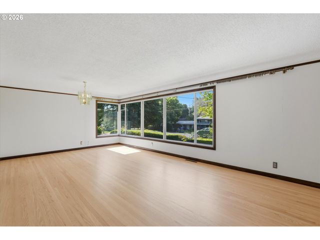1595 Nw 1ST St, Gresham, OR 97030