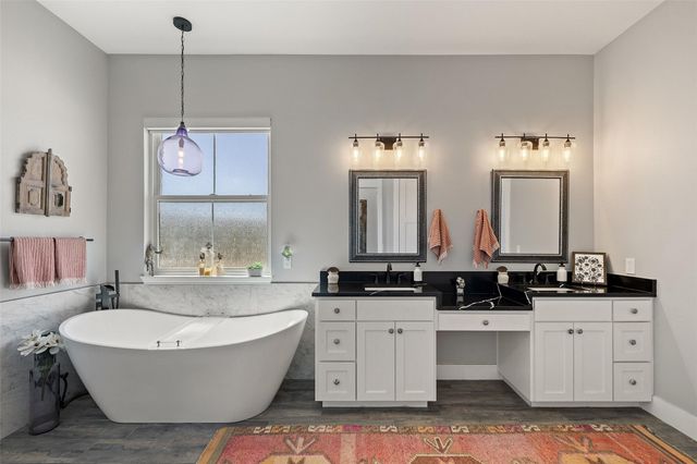 2105 Legacy Hills DR, Johnson City, TX 78636