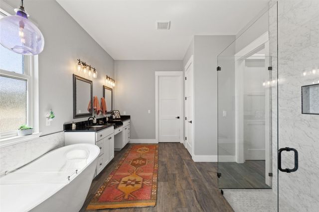 2105 Legacy Hills DR, Johnson City, TX 78636