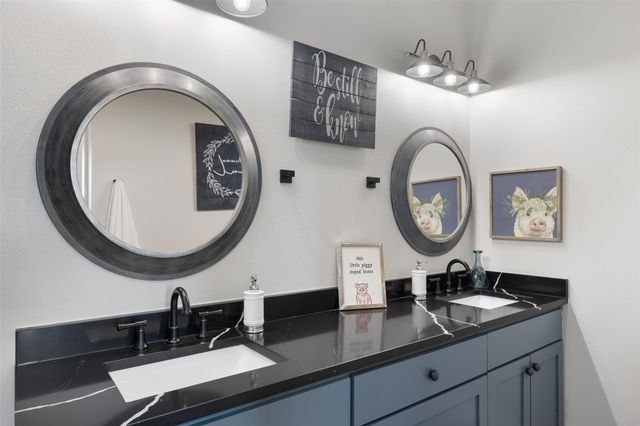 2105 Legacy Hills DR, Johnson City, TX 78636