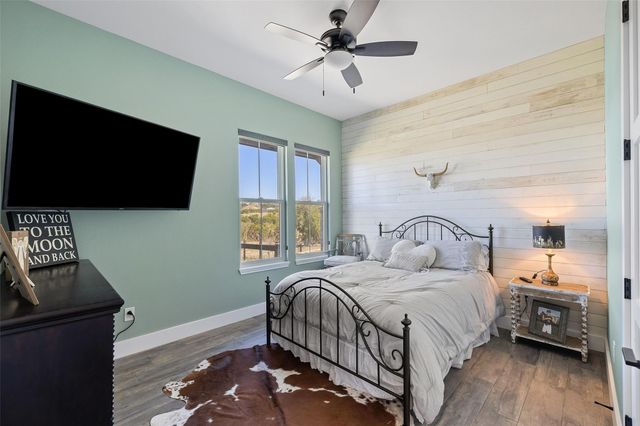 2105 Legacy Hills DR, Johnson City, TX 78636