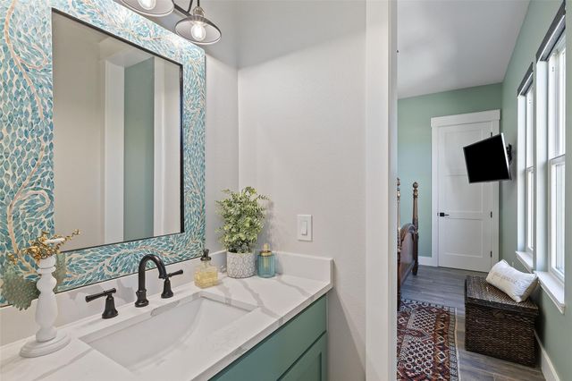 2105 Legacy Hills DR, Johnson City, TX 78636