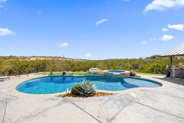 2105 Legacy Hills DR, Johnson City, TX 78636